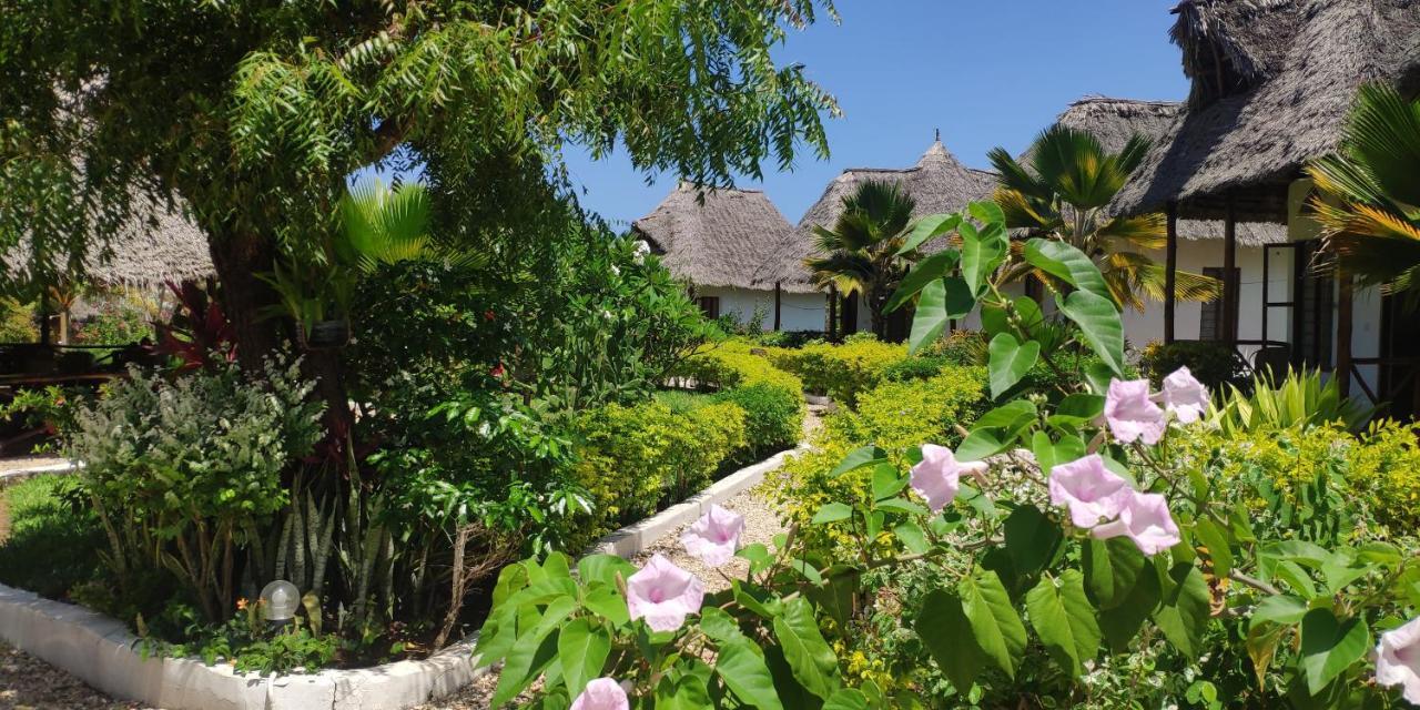 Mawimbi Hotell *